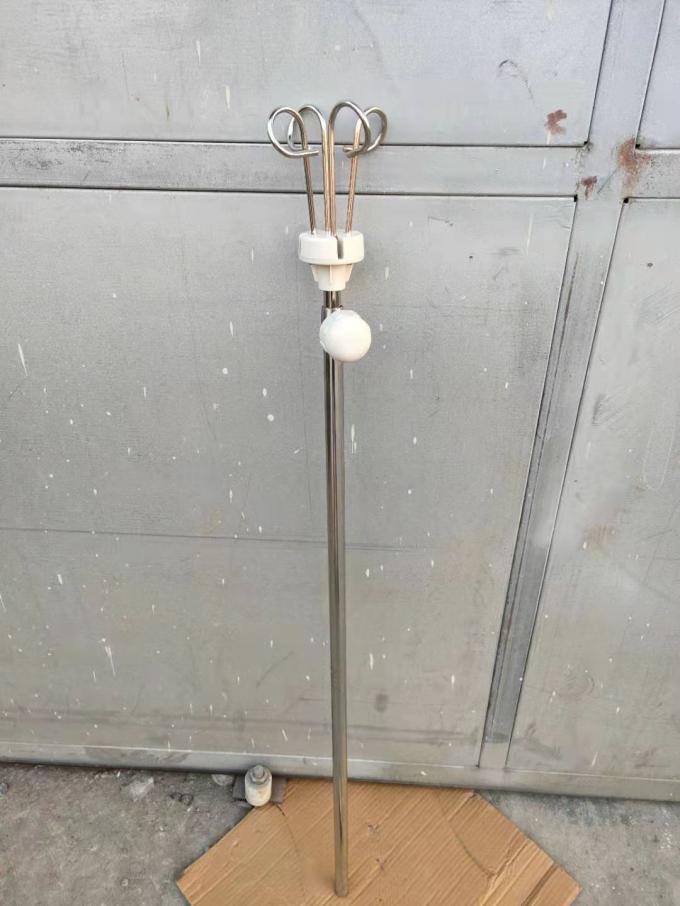Chân đế truyền dịch bằng thép không gỉ của Bệnh viện Cực IV màu trắng và đen có móc 1