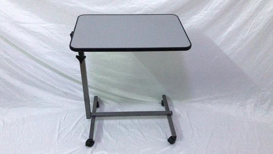 Bệnh nhân nằm quá giường 700mmx1010mm Bàn khay giường bệnh viện có bánh xe