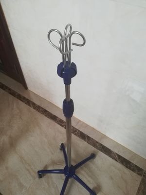Nội thất y tế Chân đế IV mới Khung truyền dịch có thể điều chỉnh Chiều cao cực IV