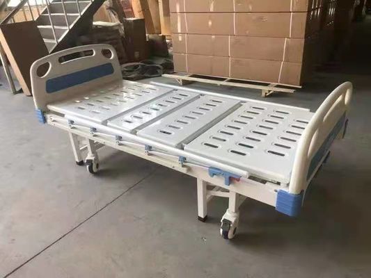 Bệnh viện kim loại Giường chăm sóc bệnh nhân Đa chức năng 3 Tay quay Giường bệnh viện bằng tay