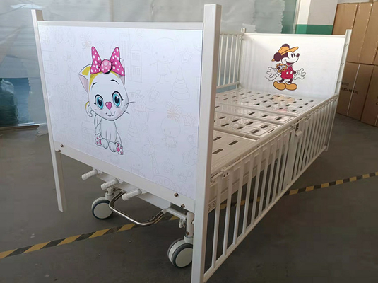 Giường cũi trẻ em bệnh viện trắng với hình ảnh hoạt hình OEM có sẵn