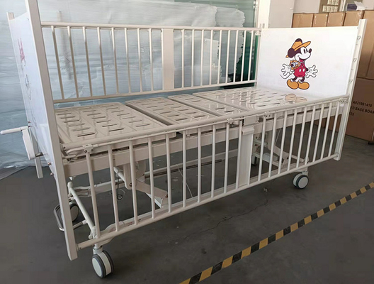 Giường cũi trẻ em bệnh viện trắng với hình ảnh hoạt hình OEM có sẵn